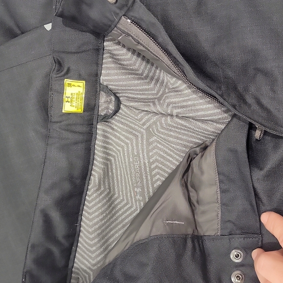 SOLD  Under Armour snowpants - Picture 2 of 4